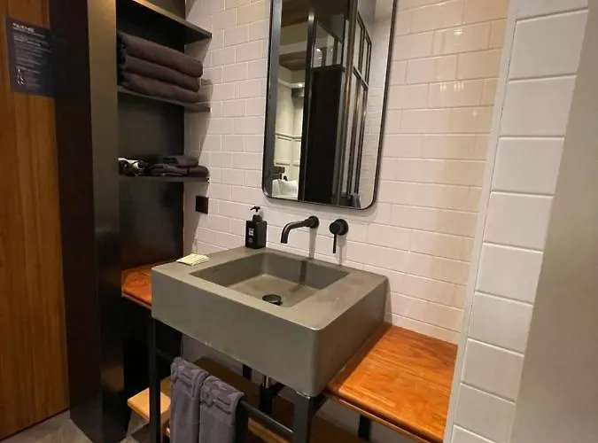 Junibino Hongdae 3*