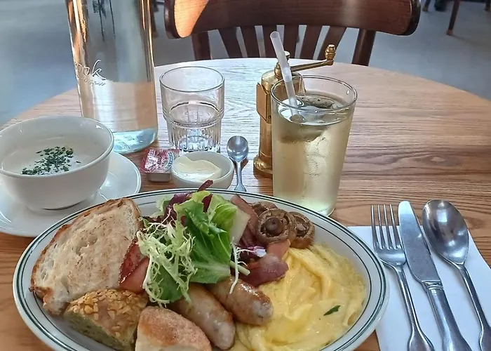 Junibino Hongdae 3*